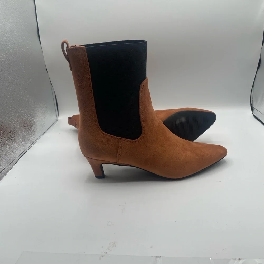Coutgo women’s ankle boot, low kitten heel, brown suede size 8W